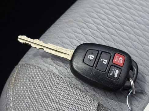 Used 2017 Toyota Corolla L image 18