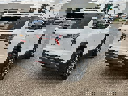 Used 2025 Chevrolet Equinox LT w/ Safety and Technology Package image 4