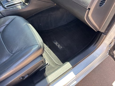 Used 2015 Chrysler 300 Limited image 28