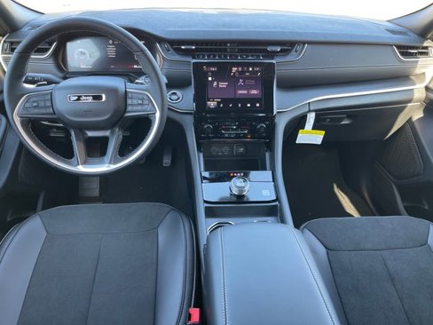 New 2025 Jeep Grand Cherokee Altitude image 15