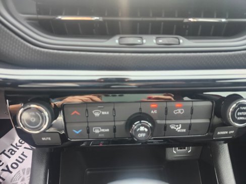 New 2025 Jeep Compass Latitude w/ Altitude Special Edition image 13