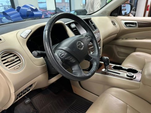 Used 2018 Nissan Pathfinder Platinum image 16