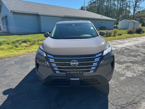 Used 2024 Nissan Rogue SV image 2