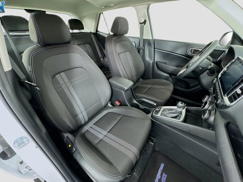 Certified 2025 Hyundai Venue SEL image 28