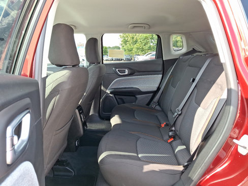 Used 2022 Jeep Compass Sport image 10