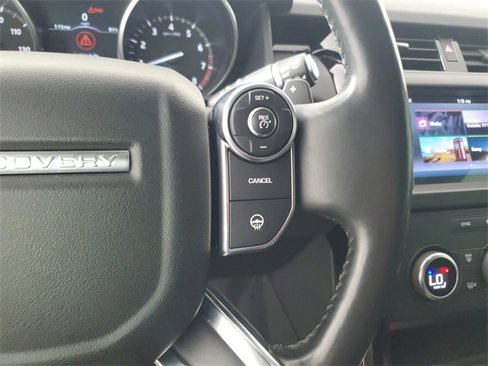 Used 2017 Land Rover Discovery SE image 26