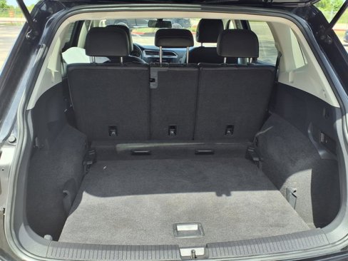Used 2021 Volkswagen Tiguan SE image 11