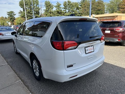 Used 2021 Chrysler Voyager LX image 5