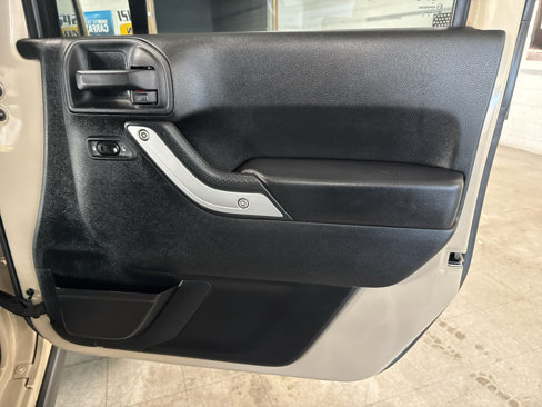 Used 2016 Jeep Wrangler Rubicon w/ Power Convenience Group image 47