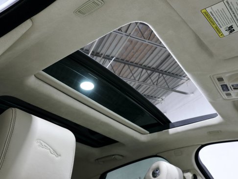 Used 2013 Jaguar XJ image 61