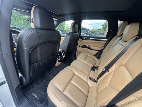 Used 2016 Porsche Cayenne image 11