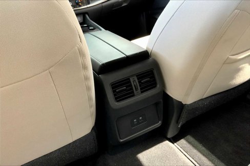 Used 2023 Nissan Rogue SV image 35