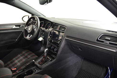 Used 2019 Volkswagen Golf S image 21