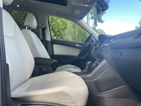 Used 2018 Volkswagen Tiguan SE w/ Panoramic Sunroof Package image 20