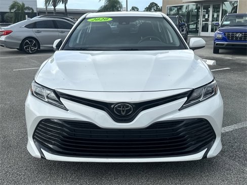 Used 2020 Toyota Camry LE image 3