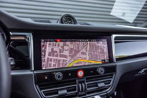 Certified 2025 Porsche Macan image 20