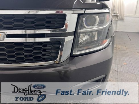 Used 2017 Chevrolet Suburban LT image 12