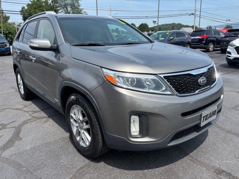Used 2015 Kia Sorento LX image 1