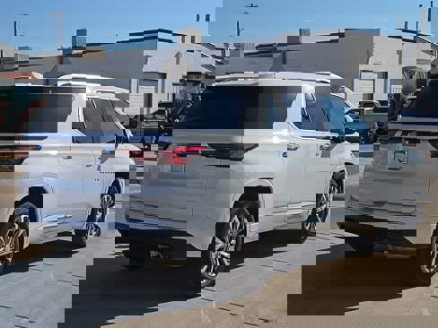 Used 2023 Chevrolet Traverse Premier image 4