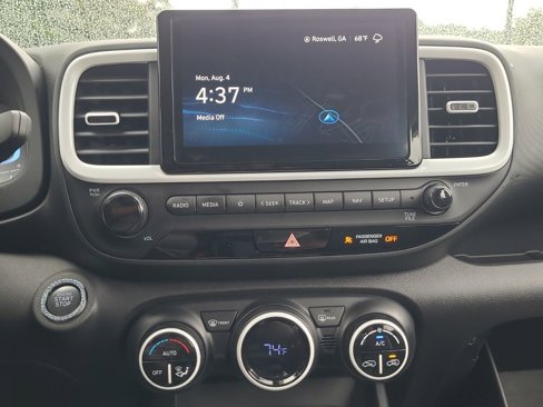 Used 2024 Hyundai Venue Limited image 20