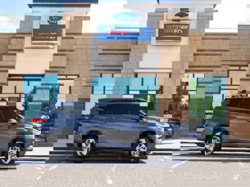 Used 2022 Toyota Highlander LE image 5