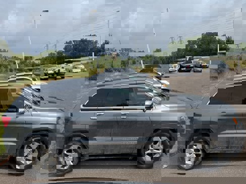 Used 2013 Jeep Grand Cherokee Overland Summit image 9