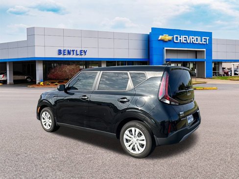 Used 2023 Kia Soul LX image 5
