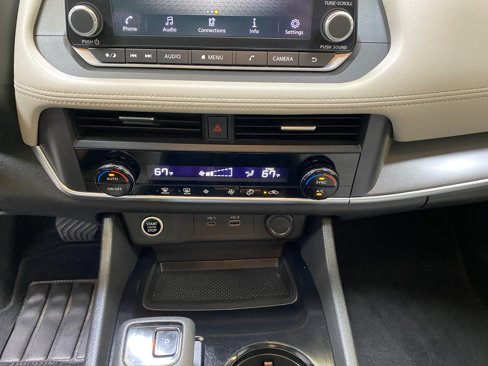 Used 2023 Nissan Rogue SV image 41