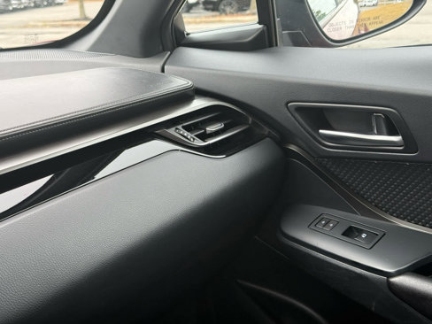Used 2019 Toyota C-HR LE image 30