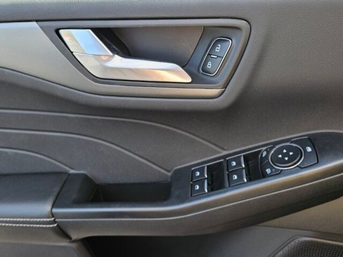New 2025 Ford Escape SE image 32