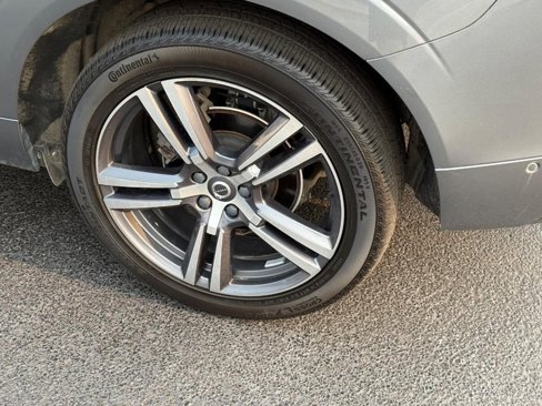 Used 2019 Volvo XC60 T5 Momentum w/ Multimedia Package image 8