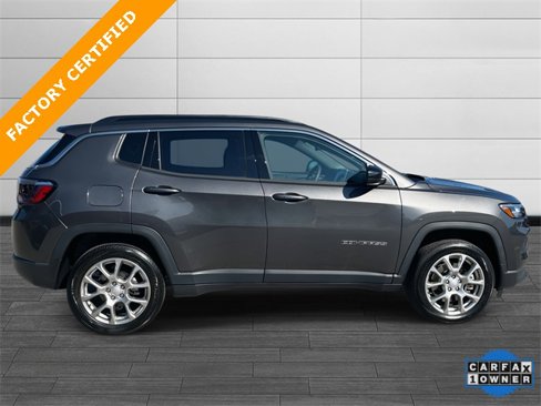Used 2023 Jeep Compass Latitude image 3