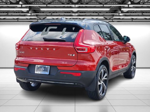 Used 2021 Volvo XC40 T5 R-Design w/ Advanced Package image 9