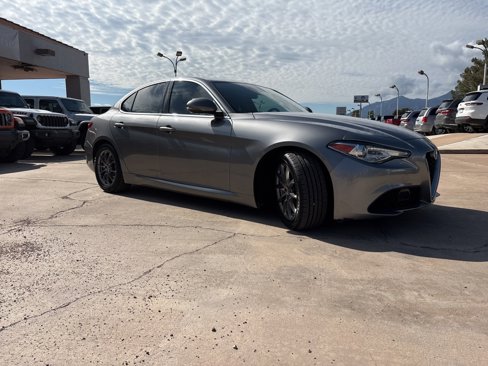Used 2018 Alfa Romeo Giulia image 3