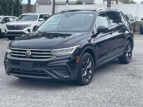 Used 2022 Volkswagen Tiguan SE w/ Panoramic Sunroof Package image 4