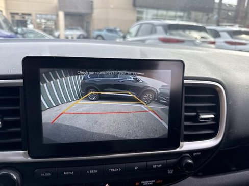 Used 2021 Hyundai Venue SE image 21
