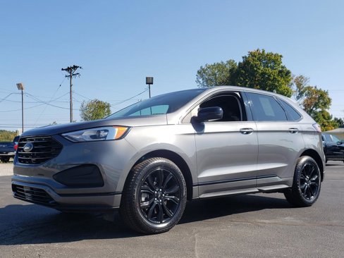 Used 2022 Ford Edge SE w/ Black Appearance Package image 3