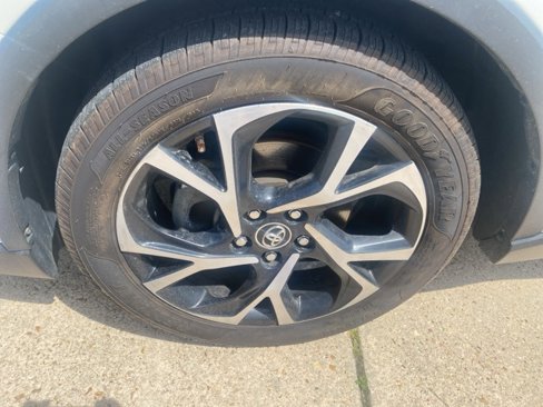 Used 2018 Toyota C-HR XLE image 10