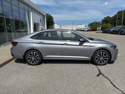 New 2025 Volkswagen Jetta SE image 8