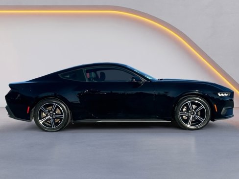 Used 2024 Ford Mustang Coupe image 7