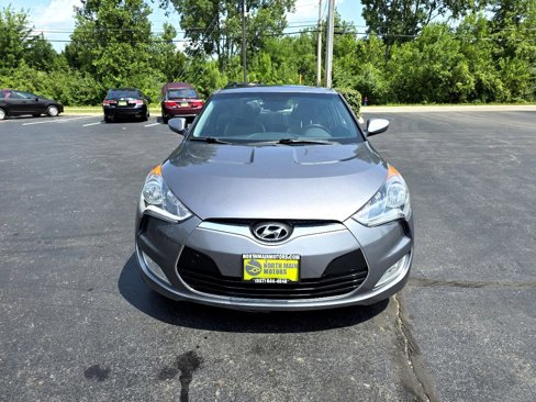 Used 2013 Hyundai Veloster w/ Style Pkg image 2