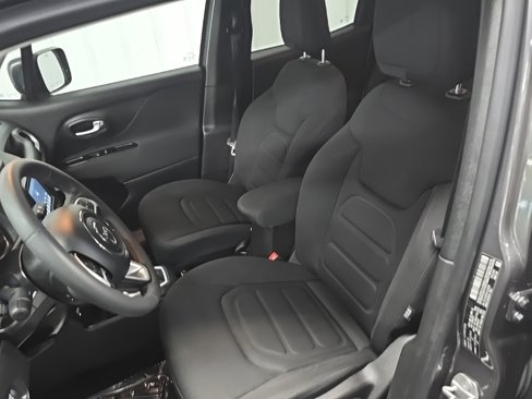 Used 2020 Jeep Renegade Latitude image 29