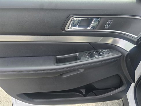 Used 2019 Ford Explorer XLT image 24