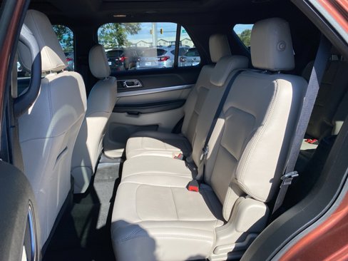Used 2018 Ford Explorer XLT w/ Equipment Group 202A image 11