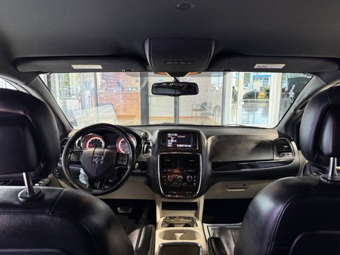 Used 2017 Dodge Grand Caravan SXT image 41