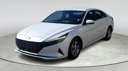 Used 2021 Hyundai Elantra SE image 3