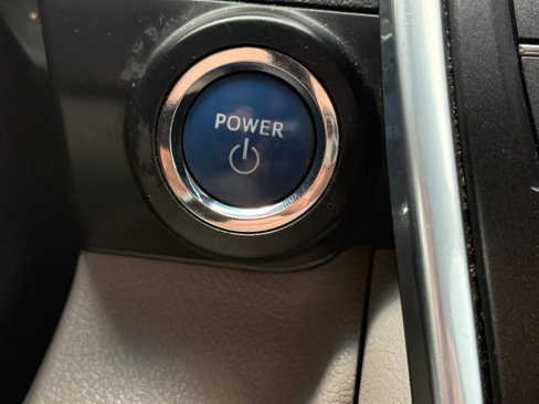 Used 2015 Toyota Camry XLE w/ Moonroof Package image 12