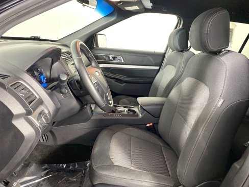 Used 2017 Ford Explorer XLT image 14