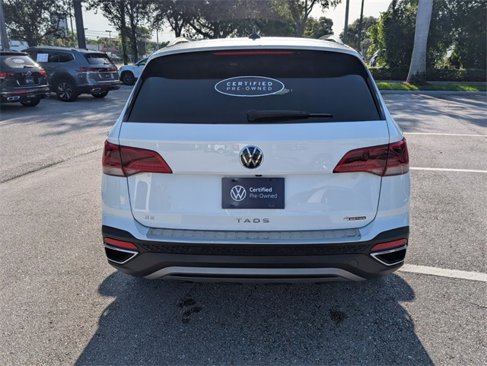 Certified 2024 Volkswagen Taos SE image 12