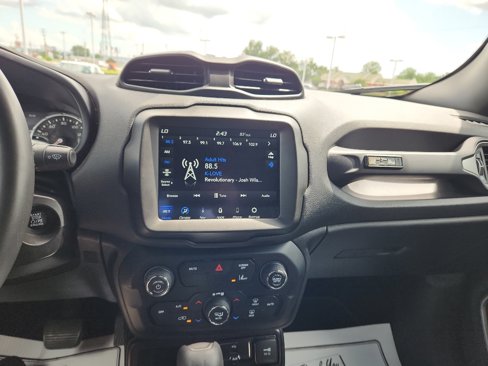 Used 2021 Jeep Renegade Latitude image 18